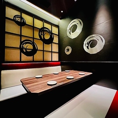 2名様～4名様まで♪扉付完全個室のオシャレ個室♪扉付きの完全個室席で隣も気にせず騒いだり、大事な日に雰囲気を大切にご宴会をお楽しみ頂けます！名駅店ではどんなシーンでもお使い頂けます！名駅で個室居酒屋をお探しなら名駅店へ♪女子会や記念日に◎各種クーポンも☆名駅 個室 居酒屋 &nbsp;デート 女子会 誕生日 記念日