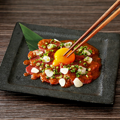 馬刺しのカルパッチョ　ニンニク味噌タレ