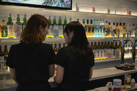 歌い放題飲み放題のカラオケバー