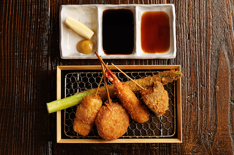 【有楽町駅6分】こだわりの串揚げやフライを種類豊富にご用意しております♪