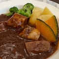 料理メニュー写真&nbsp;牛ばら肉のビーフシチュー（サラダ付）