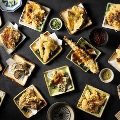 是非ご賞味頂きたい！名物の揚げたて天ぷら。スタンダードなものから創作天ぷらまで豊富にご用意◎の写真