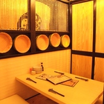 落ち着いた店内はテーブル席、個室多数。会社帰りや会社宴会にオススメします！