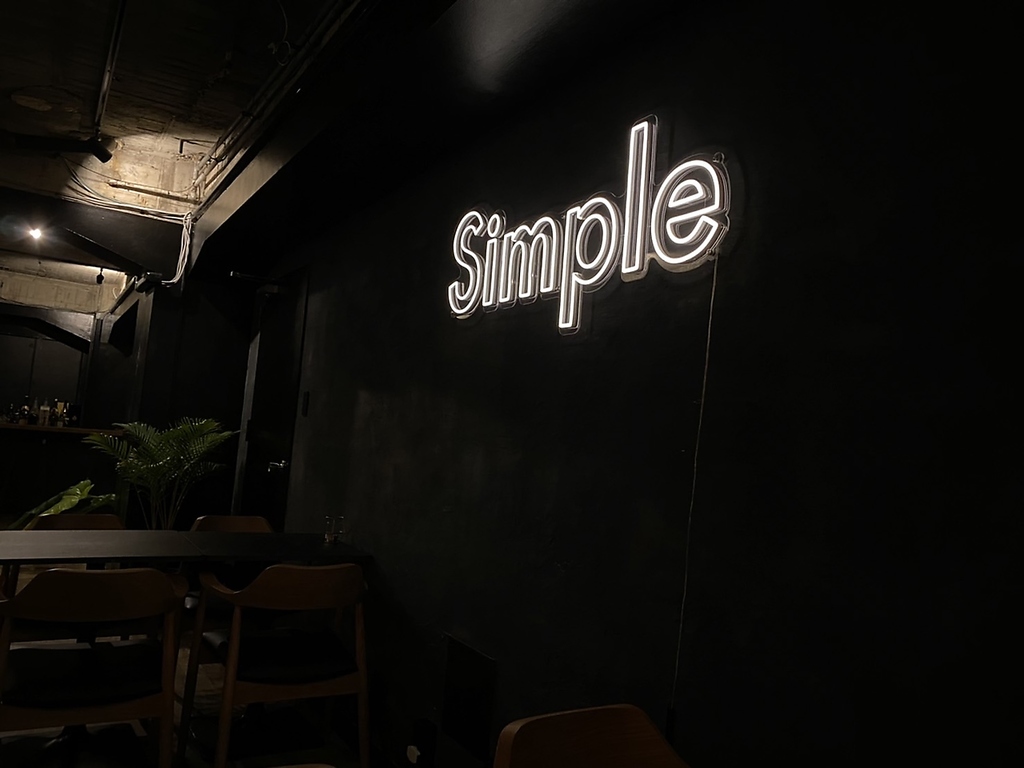 大人のムードたっぷりの落ち着いた店内は写真映えもバッチリ。雰囲気自慢のおしゃれなシーシャバー！