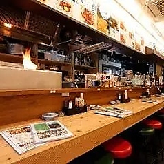 お一人様からOK！サクッと飲めるカウンター席。気軽にお立ち寄り頂けるカウンター席◎気さくな店主との会話や、調理風景が楽しめるおすすめな席です♪