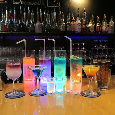 Bar moon walk 新宿東口店の雰囲気1