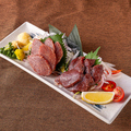 料理メニュー写真&nbsp;馬刺しの紅白盛り