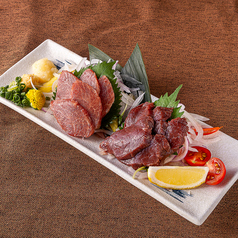 馬刺しの2点盛り