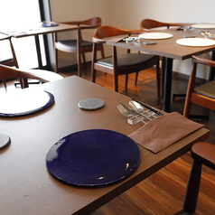 テーブル席は可動式のため、お客様の人数に合わせて最適なお席をご用意いたします。
