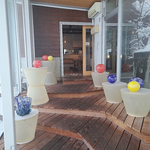 ガラス工房内にあるカフェ