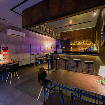 BAR &DAINING OKASHINAの雰囲気1