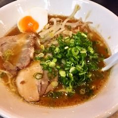 出汁にこだわったラーメンがおすすめです！