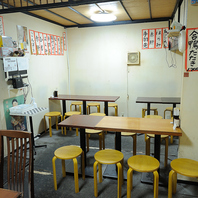 アットホームな店内で仲間とワイワイ宴会を愉しむ