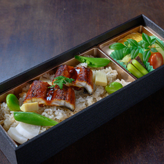 【要予約】季節の炊き込みご飯と大隅産うなぎ蒲焼弁当
