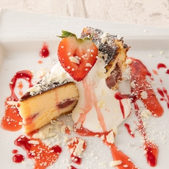 苺のホワイトショコラバスクチーズケーキ