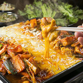 韓国焼肉には、おかずセットが付いてきます。新鮮な野菜がたっぷり含まれており、焼肉と一緒に楽しむことで、栄養バランスも抜群。色とりどりの味わいを堪能しながら、楽しい食事のひとときをお過ごしください。