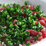 13種の前菜ALL480円！人気の牛モモ肉のカルパッチョ～山わさび、ねぎたっぷり～