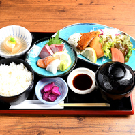 お昼の献立もご用意しております。