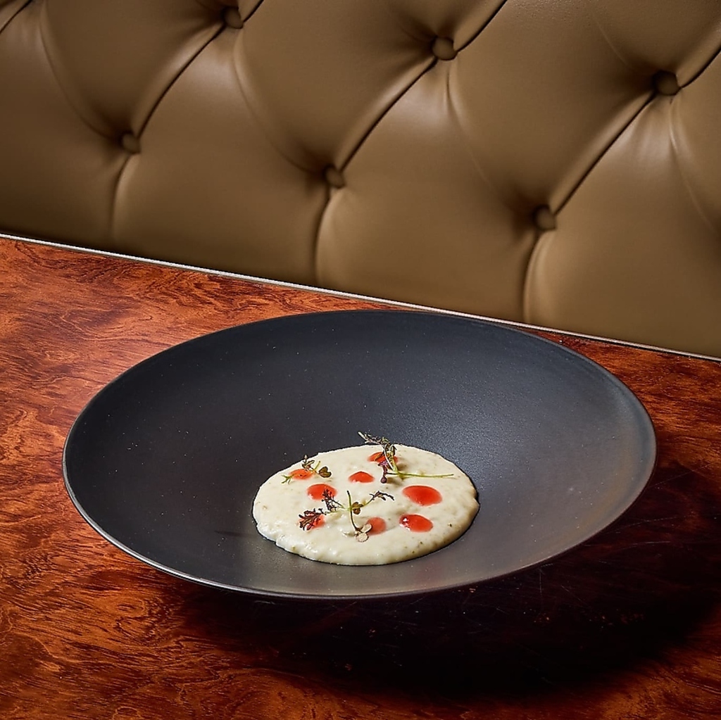 世界各地の料理技法を融合させた独創的なメニューの数々！鯨料理の新たな魅力を再発見してみませんか