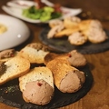 料理メニュー写真 鳥レバーの濃厚-レバーパテ＆サクサクバケット