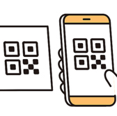 ご自身のスマートフォンから注文できるモバイルオーダーを導入しています。店員を呼ぶ手間がなく、自分のペースでじっくりメニューを選んでボタンを押すだけ。注文間違いも防げ、混雑時でもスムーズにオーダーが通ります。「まずはビール、後でお好み焼き」といった追加注文も、席に座ったまま指先一つで完了です。