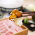 料理メニュー写真 生ウニ醤油で食す鯛のお造り