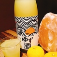 【おすすめのお酒★】滋賀県、北島酒造のお酒です♪珍しい塩ゆず酒★柚子果汁がたっぷり入っており、とても香り高く濃厚です。「海の精」と名付けられたミネラルのかたまり、伊豆大島の澄んだ海水から作られた天然塩が甘みを引き立て糖分少なめのお酒となってます。お客様にも大変好評なお酒です★