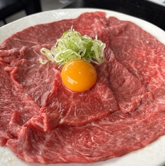 至高の炙りユッケ