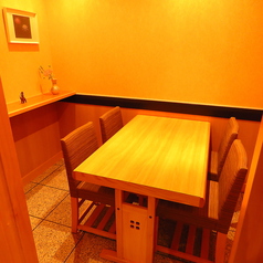 テーブル席は扉のついた完全個室です。