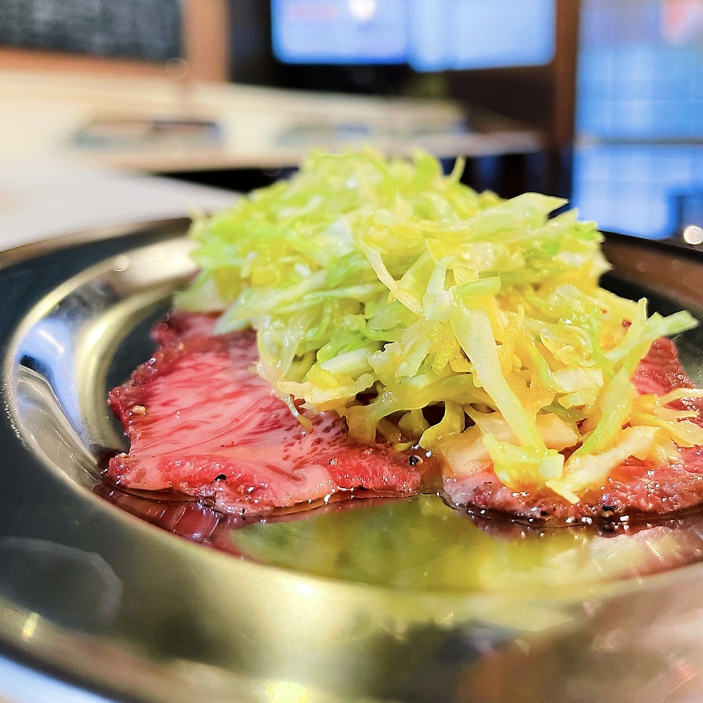 当店おすすめメニューの「キャベタン」は、浅漬けキャベツの食感がジューシーなタンと相性抜群です◎