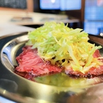 当店おすすめメニューの「キャベタン」は、浅漬けキャベツの食感がジューシーなタンと相性抜群です◎