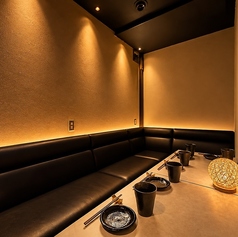 【おしゃれな個室ソファー席】2名から5名様までご利用いただけれる当店のソファー席は、大切な記念日やデート、小規模の宴会におすすめです!周りの目を気にせずお過ごしいただける個室タイプになっております。