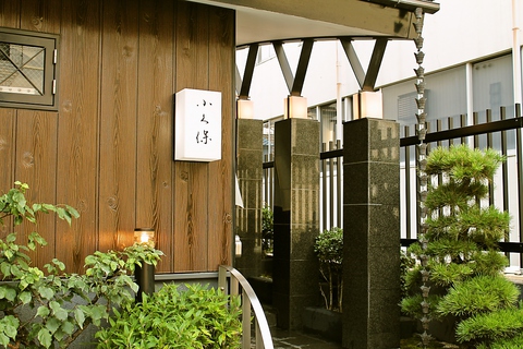 日本の四季を大切に、厳選した旬の食材を使用した会席。季節に合わせた器も美しい。