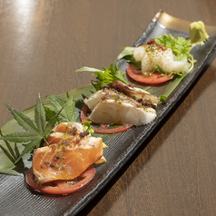 鮮魚の三種盛りタリアータ(炙り) 仕立て アンチョビガーリックソース