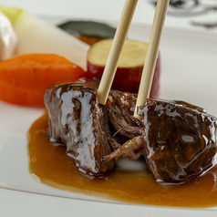 牛肉のやわらか煮込み 青菜添え