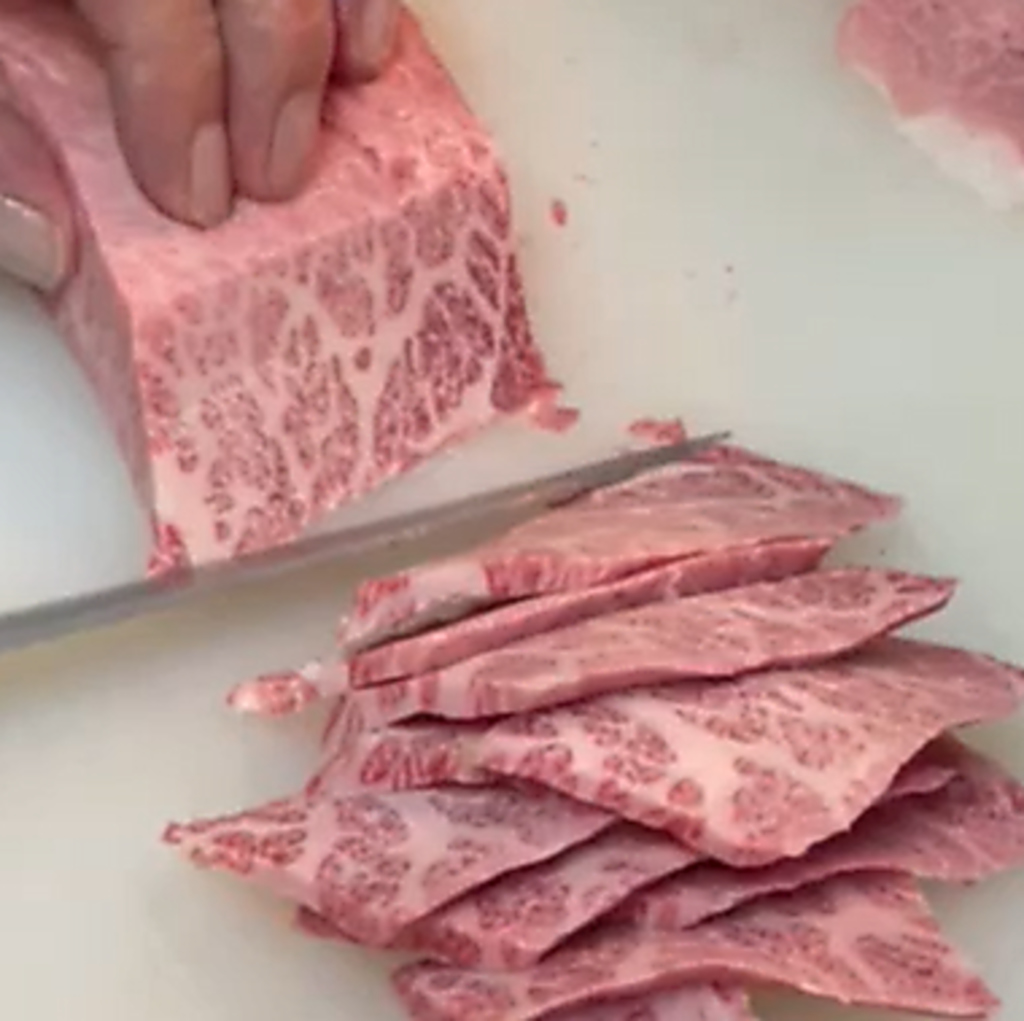 厳選されたお肉を是非ご堪能ください！