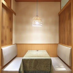 【内観写真】座り心地の良いゆったりとしたソファーボックス席もご用意しております♪