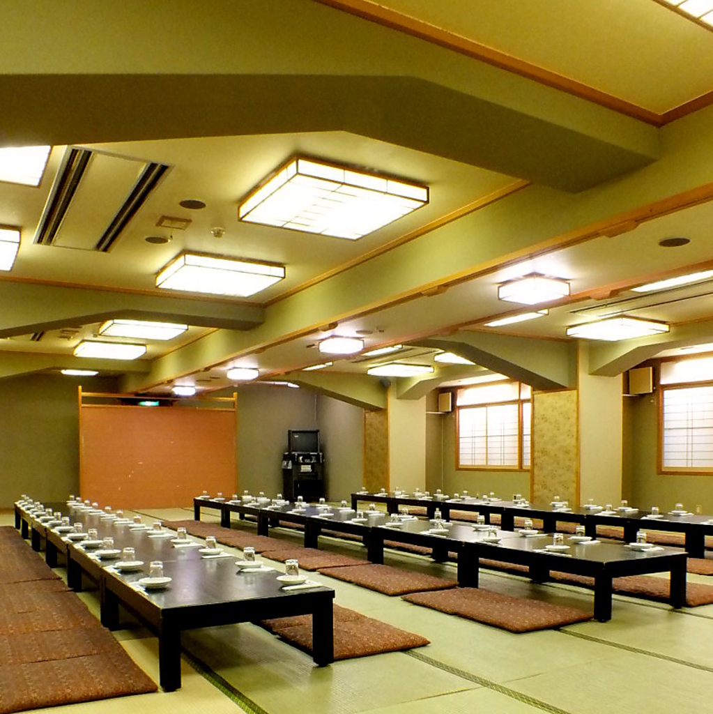 150名様までOKの大宴会場。大広間でゆったり…。