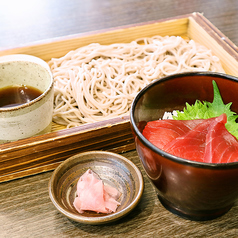 ミニまぐろ丼とお蕎麦