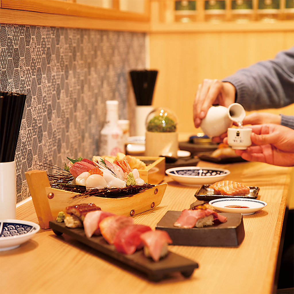 落ち着いた雰囲気の店内は、仕事終わりの飲みや友人との気軽な飲みなど、普段使いにもぴったりです◎