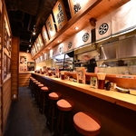 カウンター席もお気軽に！揚げたての串かつをご堪能あれ！