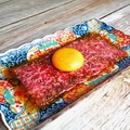 料理メニュー写真 黒毛和牛のレアとろユッケ