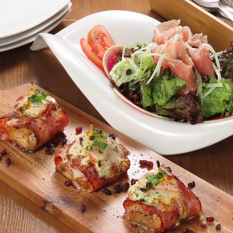 Salute CaCa Dining & Bar  T[eCaCa