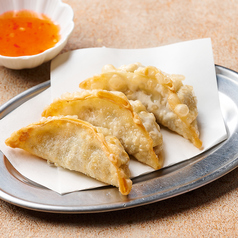 大きな揚餃子 ピリ辛ソース