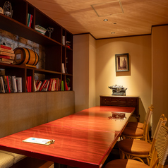 10席の個室が3部屋ございます！仕切りはカーテンのみなので2部屋繋げて20名様、3部屋繋げて30名様でのご利用も可能です！※要予約