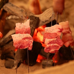 囲炉裏で焼き上げる『鹿児島黒豚（バラ串）』
