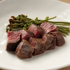 熟練の技が光る、究極の鉄板焼きステーキ