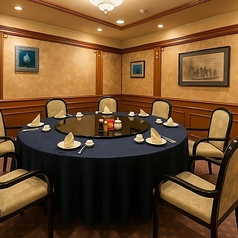 【20～30名様用個室】広々とした完全個室をご用意いたします。大人数でのご宴会や、同窓会、お祝い事など、盛大なお集まりにも対応可能です◎ホテルならではの上質な空間で、五感を満たす本格中華をご堪能ください。ご人数やご予算など、まずはお気軽にお問い合わせください♪