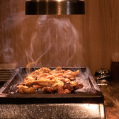 当店では全テーブルに排煙装置（ダクト）を完備しており、快適な食事環境を提供しています。煙や臭いを気にせず、料理を存分に楽しむことができます。安心してお食事をお楽しみいただける空間で、皆様をお迎えします。