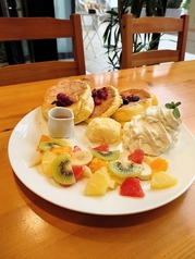 スフレパンケーキ 季節のフルーツ